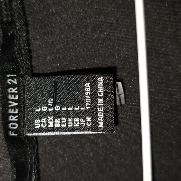 Forever 21 Black Mesh Accent Crop Top Size L (Like New) Looks Very Cool On - Picture 3 of 7